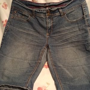 🆓 With $25 Dollar Purchase!  💙 Royalty capris jeans